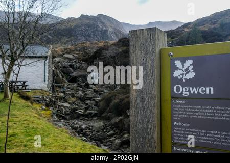 Snowdonia, Wales- February 2023: Cwm Idwal visitor Centre in the Ogwen Valley- a starting point and car park for exploring the Ogwen Valley Stock Photo