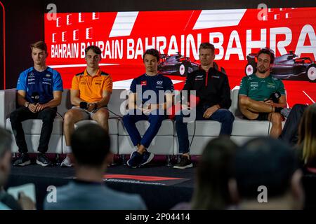 BAHRAIN INTERNATIONAL CIRCUIT, BAHRAIN - FEBRUARY 23: Nyck de Vries, AlphaTauri AT04 during the Bahrain Testing at Bahrain International Circuit on February 23, 2023 in Sakhir, Bahrain. (Photo by Michael Potts/BSR Agency) Stock Photo