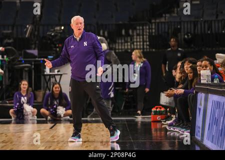 Minneapolis, Minnesota, USA. 2nd Mar, 2023. Northwestern Wildcats head coach JOE MCKEOWN during the second half of Rutgers versus Northwestern on Wednesday March 1st at the 2023 Big Ten Women's Basketball Tournament in Minneapolis, Minnesota. Rutgers won 63-59. (Credit Image: © Steven Garcia/ZUMA Press Wire) EDITORIAL USAGE ONLY! Not for Commercial USAGE! Stock Photo