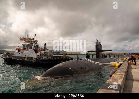 NAVAL BASE GUAM (Jan. 17, 2023) – The Los Angeles-class fast-attack submarine USS Key West (SSN 722) departs Naval Base Guam, Jan. 17. Key West is one of five submarines assigned to Commander, Submarine Squadron 15. Commander, Submarine Squadron 15 is responsible for providing training, material and personnel readiness support to multiple Los Angeles-class fast attack submarines and is located at Polaris Point, Naval Base Guam. (U.S. Navy photo by Lt. Eric Uhden) Stock Photo