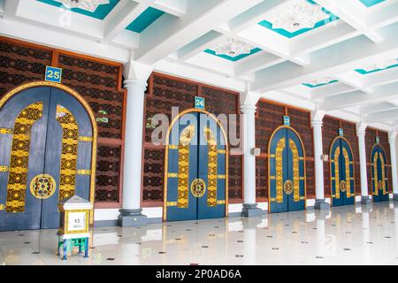 Surabaya Indonesia 25th Dec 2022: the door of Al-Akbar Mosque (Indonesian: Masjid Al-Akbar).  It is the second largest mosque in Indonesia. Stock Photo