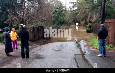 Residents of Felton Calif. in the Santa Cruz Mountains inspect