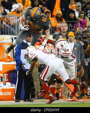 NASHVILLE, TN - DECEMBER 30: Tennessee Volunteers running back Alvin Kamara  (6) runs the ball during the Music City Bowl between the Tennessee  Volunteers and Nebraska Cornhuskers on December 30, 2016 at