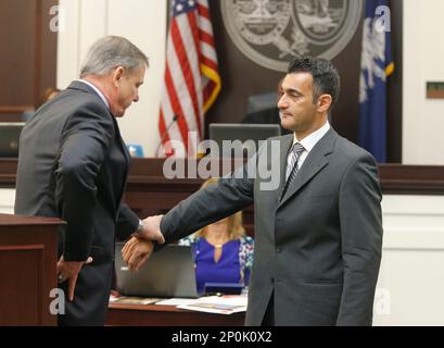 Defense attorney Donald McCune, left, listens to defense expert Eugene ...