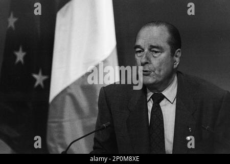 Archives 90ies: French president of the Republic, Jacques Chirac, attends Press conference, G7 summit, Lyon, France Stock Photo