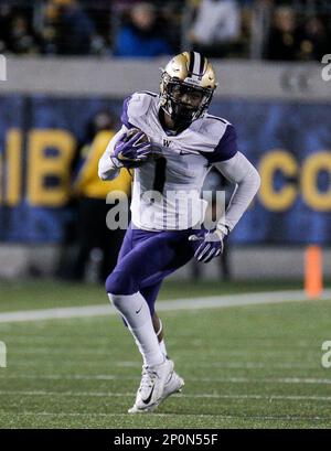 OCT 05 2016 Berkeley U.S. CA Washington wide receiver John Ross 1 game stats 6 catches for 208 yards and 3 touchdown during the NCAA Football game between Washington Huskies and California Golden Bear...