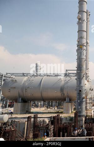 Bushehr, Bushehr, Iran. 2nd Mar, 2023. A view of Iran LNG project in South Pars Gas-Condensate field in Iran in Bushehr, Iran. The South Pars/North Dome field is a natural-gas condensate field located in the Persian Gulf. It is by far the world's largest natural gas field, with ownership of the field shared between Iran and Qatar. According to the International Energy Agency (IEA), the field holds an estimated 1,800 trillion cubic feet (51 trillion cubic metres) of in-situ natural gas and some 50 billion barrels (7.9 billion cubic metres) of natural gas condensates. On the list of natural gas Stock Photo