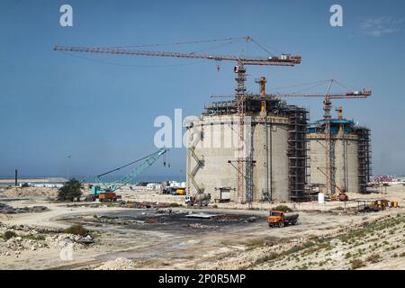 Bushehr, Bushehr, Iran. 2nd Mar, 2023. A view of Iran LNG project in South Pars Gas-Condensate field in Iran in Bushehr, Iran. The South Pars/North Dome field is a natural-gas condensate field located in the Persian Gulf. It is by far the world's largest natural gas field, with ownership of the field shared between Iran and Qatar. According to the International Energy Agency (IEA), the field holds an estimated 1,800 trillion cubic feet (51 trillion cubic metres) of in-situ natural gas and some 50 billion barrels (7.9 billion cubic metres) of natural gas condensates. On the list of natural gas Stock Photo