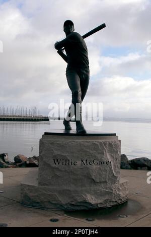 San Francisco Giants remove Willie McCovey statue 