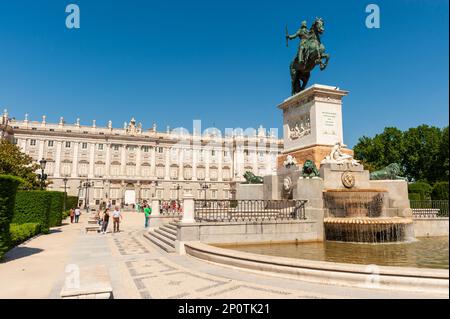 Equestrian statue of Philip IV on the Plaza de Oriente in front of the Palacio Real de Madrid, Spain Stock Photo