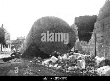 ''Les Combats Devant Soissons; Les ruines de la distillerie de Vauxrot, entre Soissons et Cuffies', 1915. From &quot;L'Album de la Guerre 1914-1919: Volume I&quot; [L'Illustration, Paris, 1926]. Stock Photo