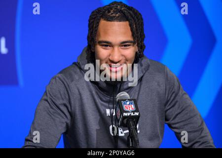 Ohio State offensive lineman Thayer Munford Jr. runs a drill during the NFL  football scouting combine, Friday, March 4, 2022, in Indianapolis. (AP  Photo/Darron Cummings Stock Photo - Alamy