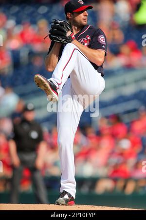 Washington Nationals starting pitcher Max Scherzer (31) shakes hands with  team owner Ted Learner after receiving the 2016 Cy Young award prior to the  Nationals season opener against the Miami Marlins at