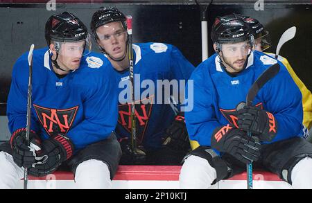 Team North America forward Connor McDavid bounces a puck during their World  Cup of Hockey practice Tuesday, September 6, 2016 in Montreal.THE CANADIAN  PRESS/Ryan Remiorz Stock Photo - Alamy