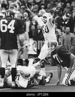 https://l450v.alamy.com/450v/2p12j06/file-in-this-dec-6-1969-file-photo-university-of-texas-running-back-jim-bertelsen-reaches-the-end-zone-to-score-against-arkansas-as-teammate-randy-peschel-gestures-as-he-celebrates-in-the-fourth-quarter-of-a-college-football-game-in-fayettville-ark-sam-c-pierson-jrhouston-chronicle-via-ap-2p12j06.jpg