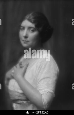 Ware, Helen, Miss, portrait photograph, 1913. Stock Photo