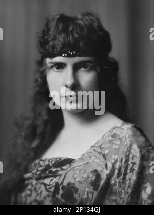 Woodward, Miss, portrait photograph, 1915 May 25. Stock Photo
