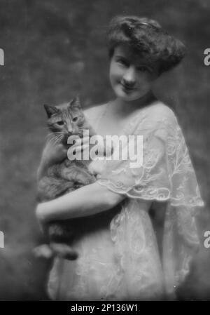King, G., Miss, with Buzzer the cat, portrait photograph. Genthe