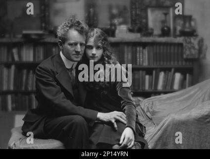 Arnold Genthe seated next to a woman friend in his studio in San Francisco, between 1896 and 1911. Stock Photo