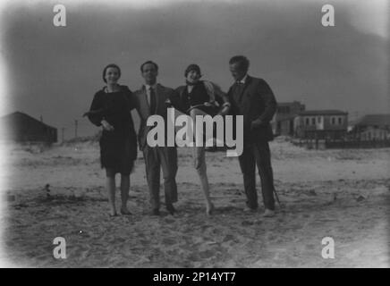 Arnold Genthe and friends in Long Beach, New York, between 1911 and 1942. Stock Photo