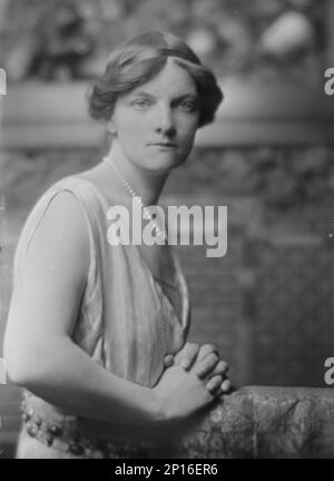 Mrs. Eugene Meyer Jr., portrait photograph, 1918 July 2. American journalist, philanthropist, civil rights activist and patron of the arts Agnes E. Meyer, wife of financier and publisher Eugene Isaac Meyer. Stock Photo