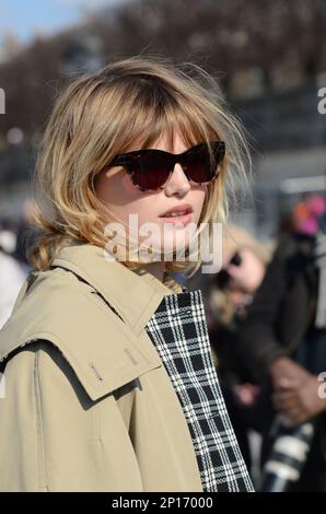 Pour cette nouvelle édition de la fashion week à Paris, les stars du cinéma, de la mode étaient nombreuses lors des défilés Stock Photo