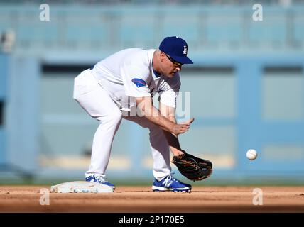 Trea's throw last night reminded me a bit about Steve Sax : r/Dodgers