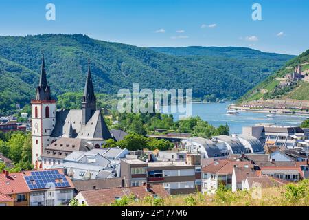 Bingen am Rhein: church Basilica of St. Martin, river Rhein (Rhine), Mäuseturm (Mouse Tower) and Ehrenfels Castle in Rheintal, Rheinland-Pfalz, Rhinel Stock Photo