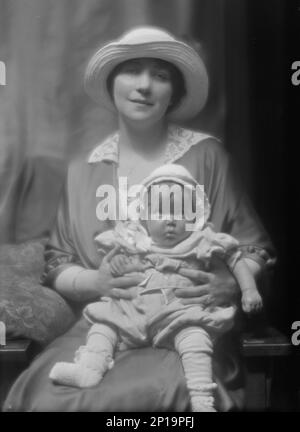 Ware, Helen, Miss, and Moracchini baby, portrait photograph, 1913. Stock Photo