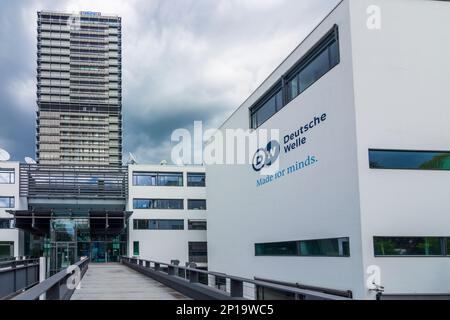 Bonn: Deutsche Welle's main broadcasting center (Schürmann building, front), Langer Eugen in the UN campus is the seat of most UN organizations (back) Stock Photo