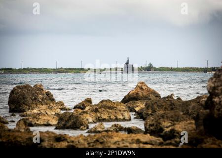 APRA HARBOR, Guam (Jan. 17, 2023) The Los Angeles-class fast-attack submarine USS Key West (SSN 722) departs Guam, Jan. 17. Key West is one of several submarines assigned to Commander, Submarine Squadron 15 (CSS 15), which is located at Polaris Point, Naval Base Guam. (U.S. Navy photo by Mass Communication Specialist 1st Class Joshua M. Tolbert) Stock Photo