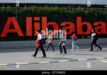 People walk past the headquarters of China Evergrande Group in Shenzhen,  Guangdong province, China September 26, 2021. REUTERS/Aly Song Stock Photo  - Alamy