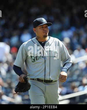 Hernandez pitches Mariners past Yankees