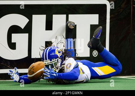 09 April 2016: Tampa Bay Storm WR Phillip Barnett (11) makes a catch over  the middle for a touchdown as Cleveland Gladiators DB Marvin Ross (4)  defends during the first quarter of