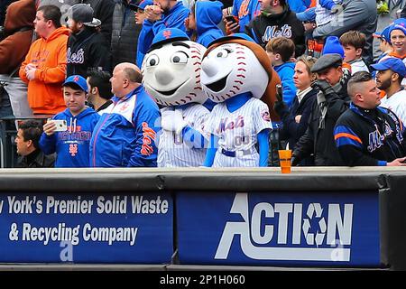 Mr Met during the game between the Philadelphia Phillies and New York Mets  at Citi Field in New York. (Credit Image: © Bill Guerro/Southcreek  Global/ZUMApress.com Stock Photo - Alamy