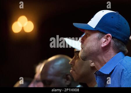 Chicago Cubs pitcher Kerry Wood's son, Justin, comes onto the field News  Photo - Getty Images