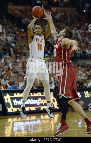 NORMAN, OK - FEBRUARY 17: Texas Longhorns Guard Eric Davis (10) during a  college basketball game between the Oklahoma Sooners and the Texas  Longhorns on February 17, 2018, at the Lloyd Noble