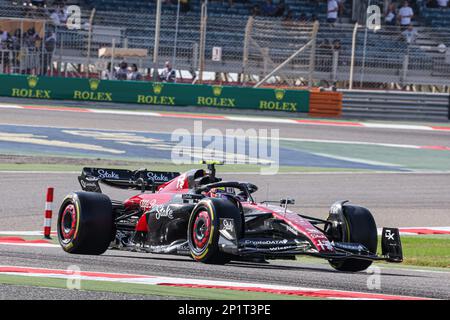 Guanyu Zhou (CIN) Alfa Romeo C43 durinFORMULA 1 GULF AIR BAHRAIN GRAND PRIX 2023 Stock Photo