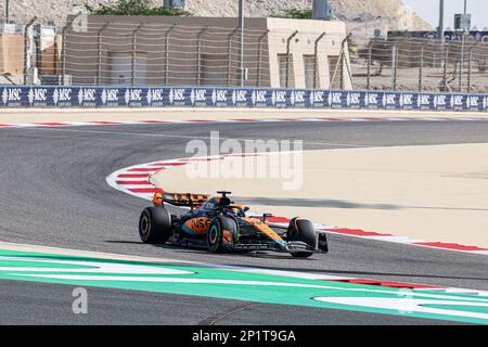 &#xA; Lando Norris (GBR) McLaren MCL60 &#xA;&#xA;&#xA;durinFORMULA 1 GULF AIR BAHRAIN GRAND PRIX 2023 Stock Photo