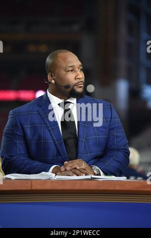 sec-network-analyst-marcus-spears-and-tim-tebow-laugh-on-set-of