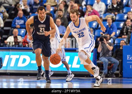https://l450v.alamy.com/450v/2p1wy9a/jan-6-2016-st-louis-missouri-us-saint-louis-university-billikens-guard-mike-crawford-32-starts-a-fast-break-down-the-court-during-a-conference-game-between-the-saint-louis-billikens-and-the-george-washington-colonials-where-saint-louis-defeats-george-washington-65-62-held-at-the-chaifetz-arena-in-st-louis-mo-cal-sport-media-via-ap-images-2p1wy9a.jpg
