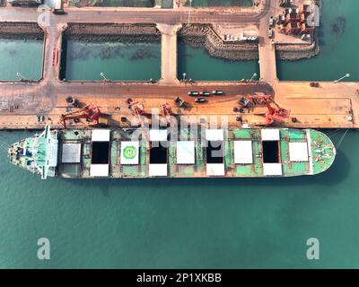 LIANYUNGANG, CHINA - MARCH 4, 2023 - Imported iron ore is unloaded and stacked at the port of Lianyungang, East China's Jiangsu province, March 4, 202 Stock Photo