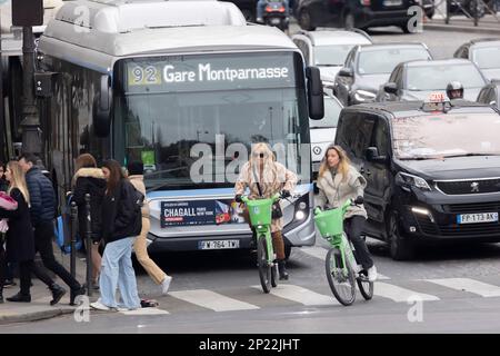 Uber free floating Paris France Stock Photo Alamy