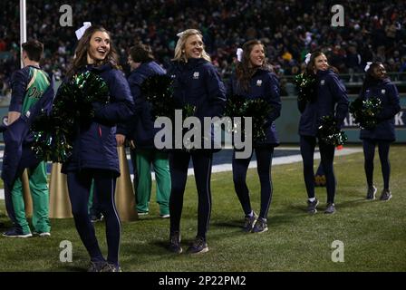 October 31, 2015: Notre Dame Fighting Irish wide receiver Torii Hunter Jr.,  (16) with the catch during the NCAA football game between the Notre Dame  Fighting Irish and the Temple Owls at