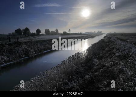 Winter frost over the North Level Main Drain, Gorefield village, Cambridgeshire, England, UK Stock Photo