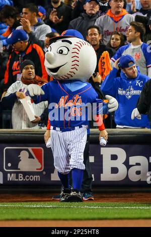 Mr Met during the game between the Philadelphia Phillies and New York Mets  at Citi Field in New York. (Credit Image: © Bill Guerro/Southcreek  Global/ZUMApress.com Stock Photo - Alamy