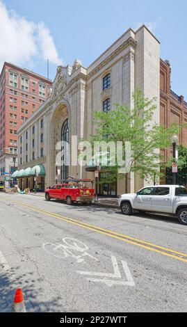 Pittsburgh Downtown: Heinz Hall, originally Loew’s Penn Theater, is now