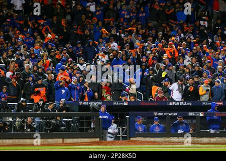 New York Mets Postseason uniform patch prior to Game 2 of the NLCS News  Photo - Getty Images