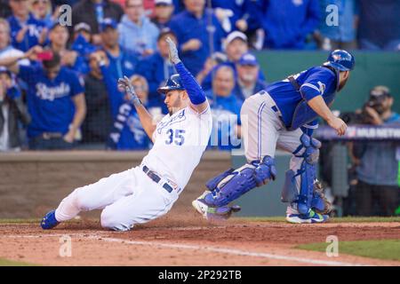 October 17, 2015: First baseman for the 1986 World Champion Mets, Keith  Hernandez (17) has a word with New York Mets catcher Kevin Plawecki (22)  [9785] prior to throwing out the ceremonial