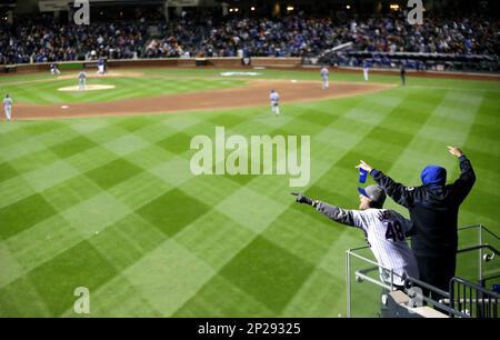 New York Mets announcer and former player Keith Hernandez waves to the  crowd during a pre-game ceremony to retire his player number before a  baseball game between the Mets and Miami Marlins